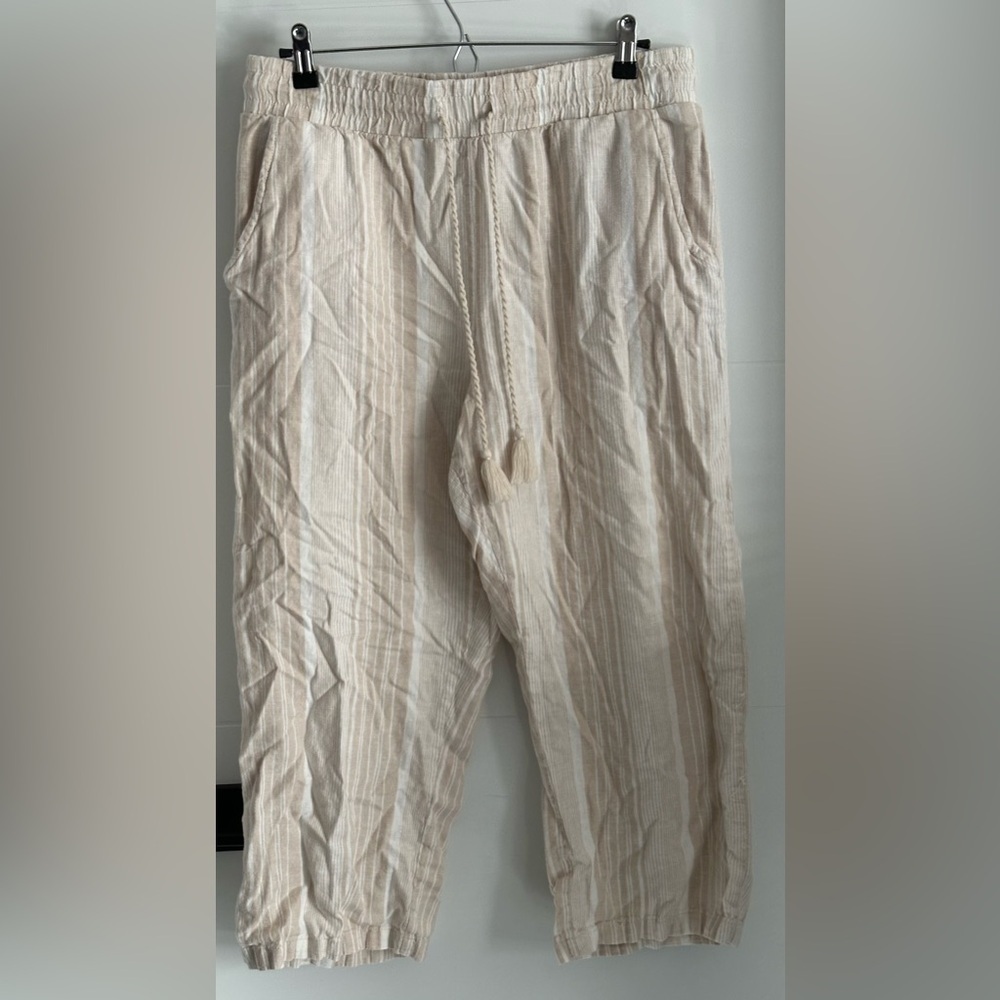 iyla: Women’s Crops- Size Large- 55% Linen & 45% Rayon (approx 23 inch inseam)